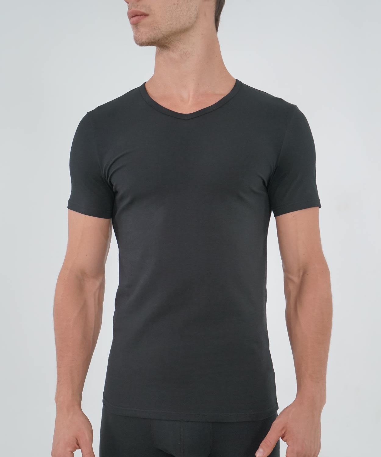 T-Shirt V Neck - Essentials