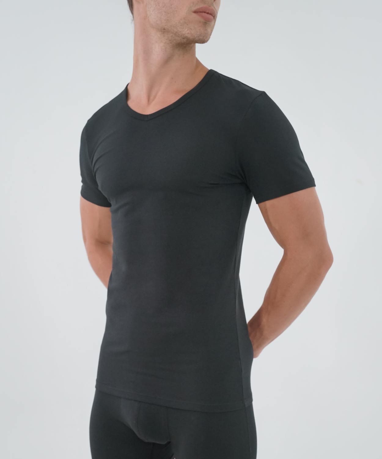 T-Shirt V Neck - Essentials