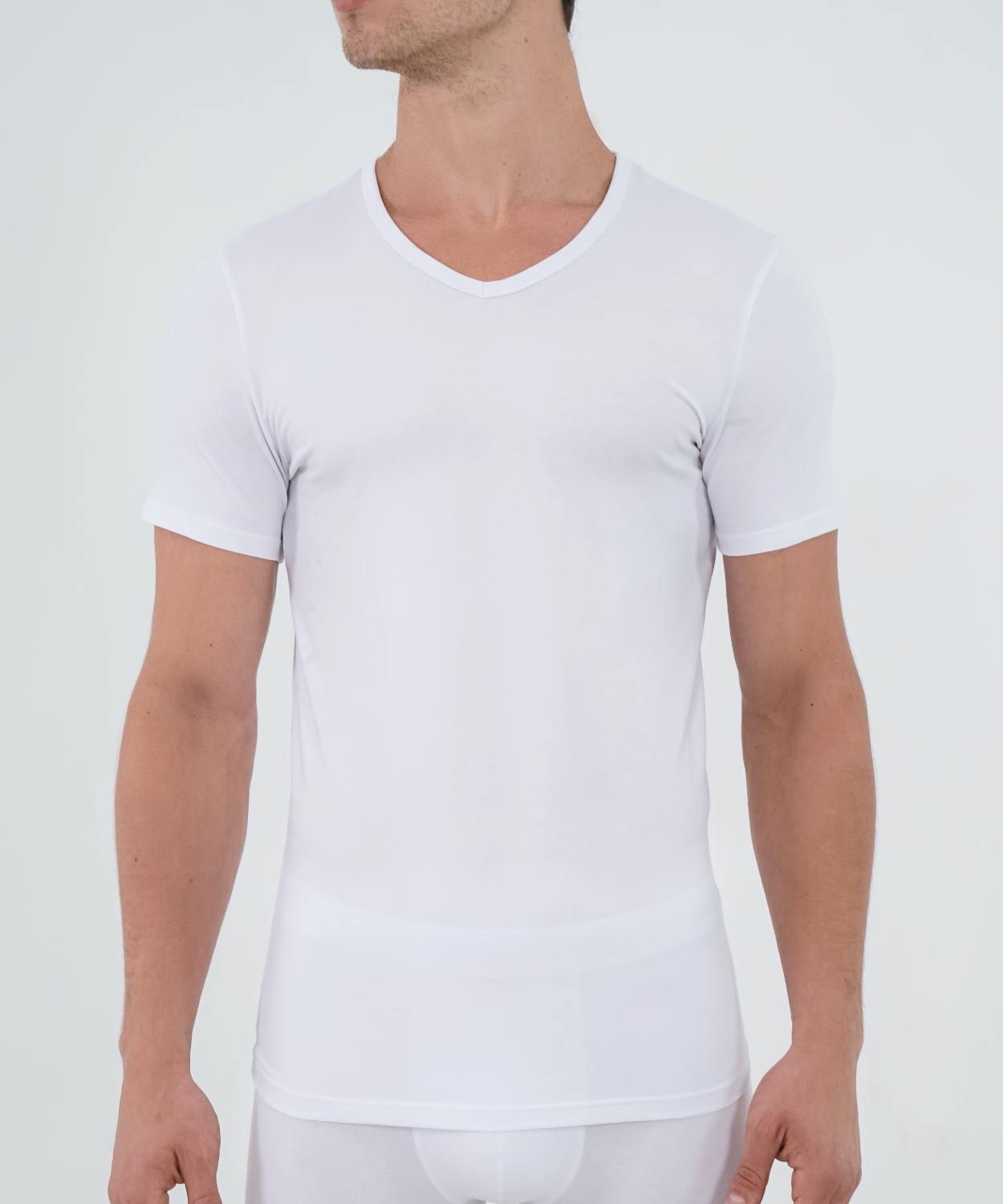 T-Shirt V Neck - Essentials