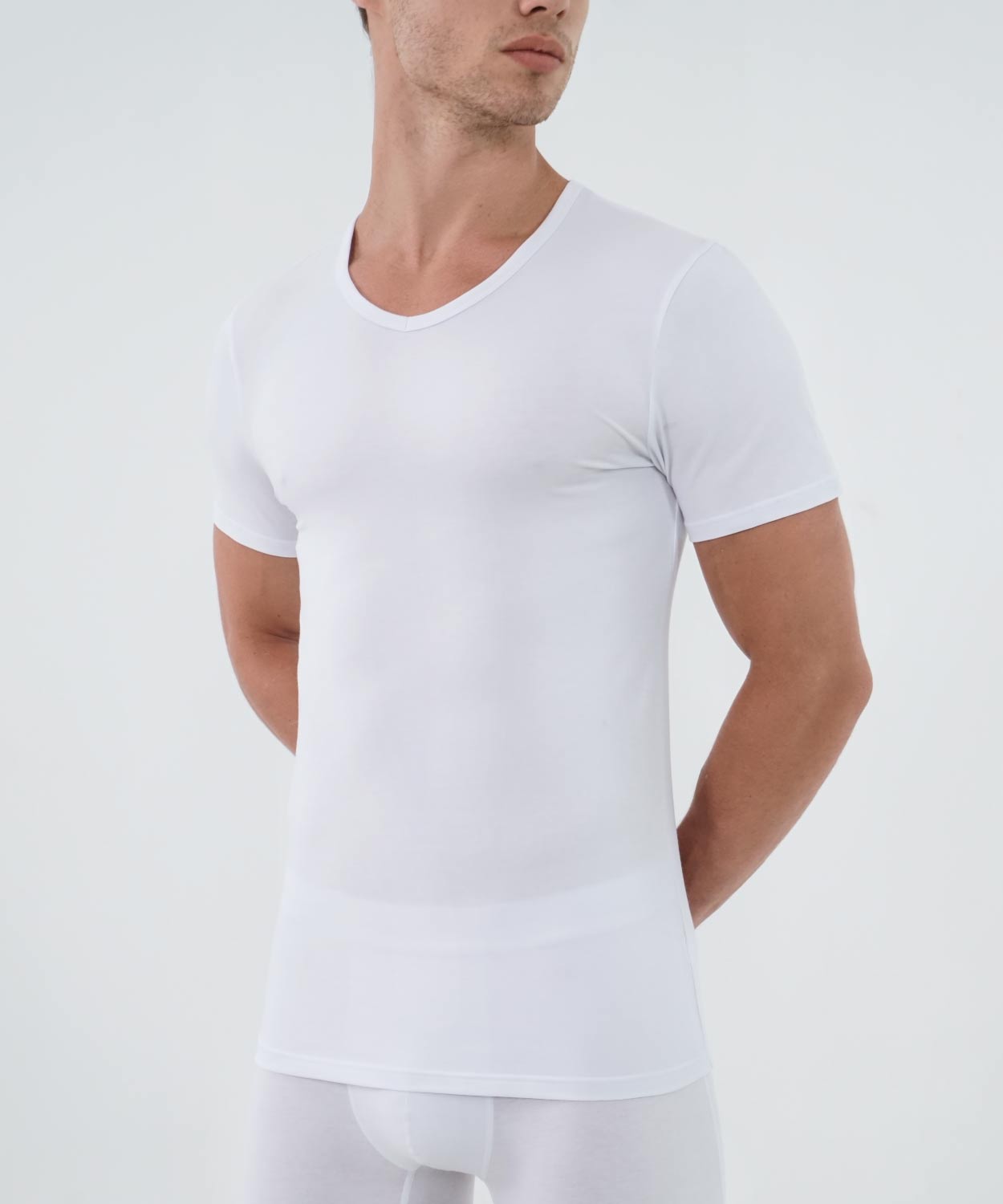 T-Shirt V Neck - Essentials
