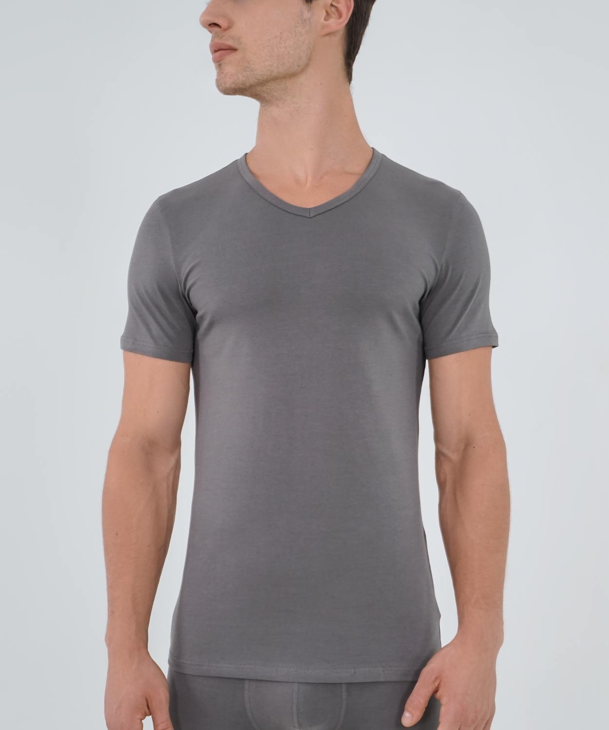 T-Shirt V Neck - Essentials