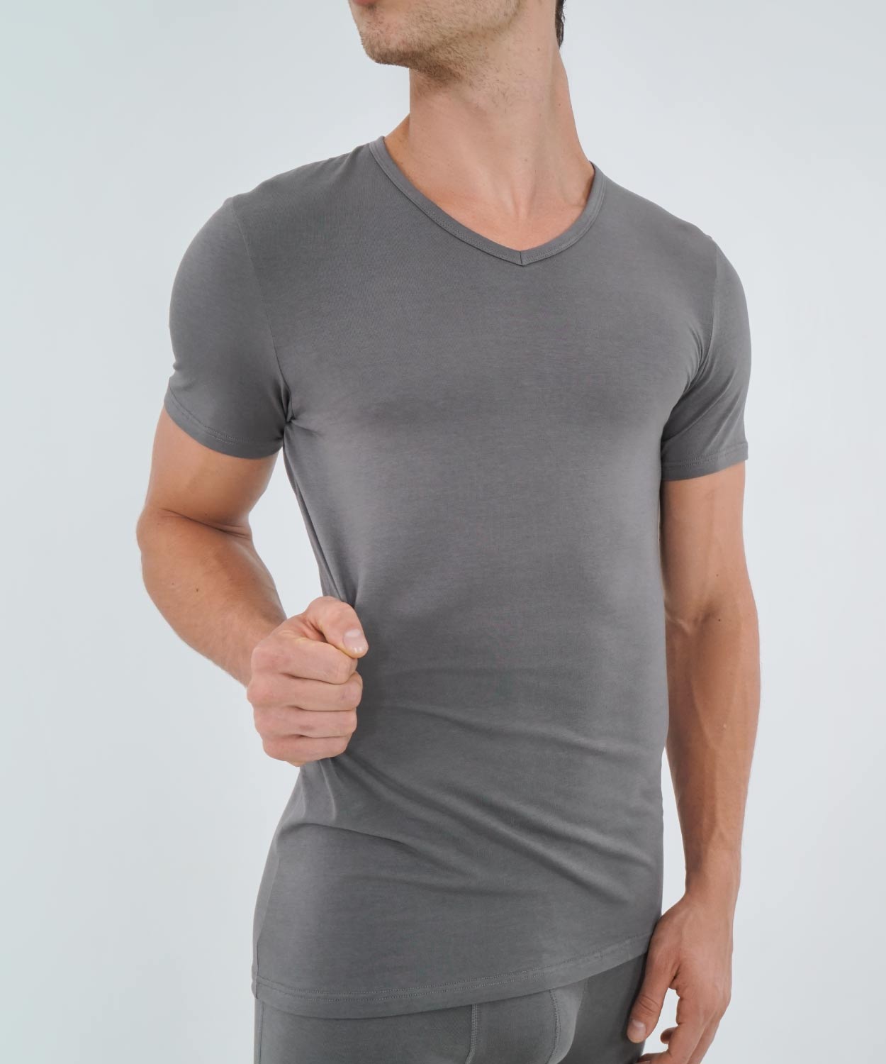 T-Shirt V Neck - Essentials