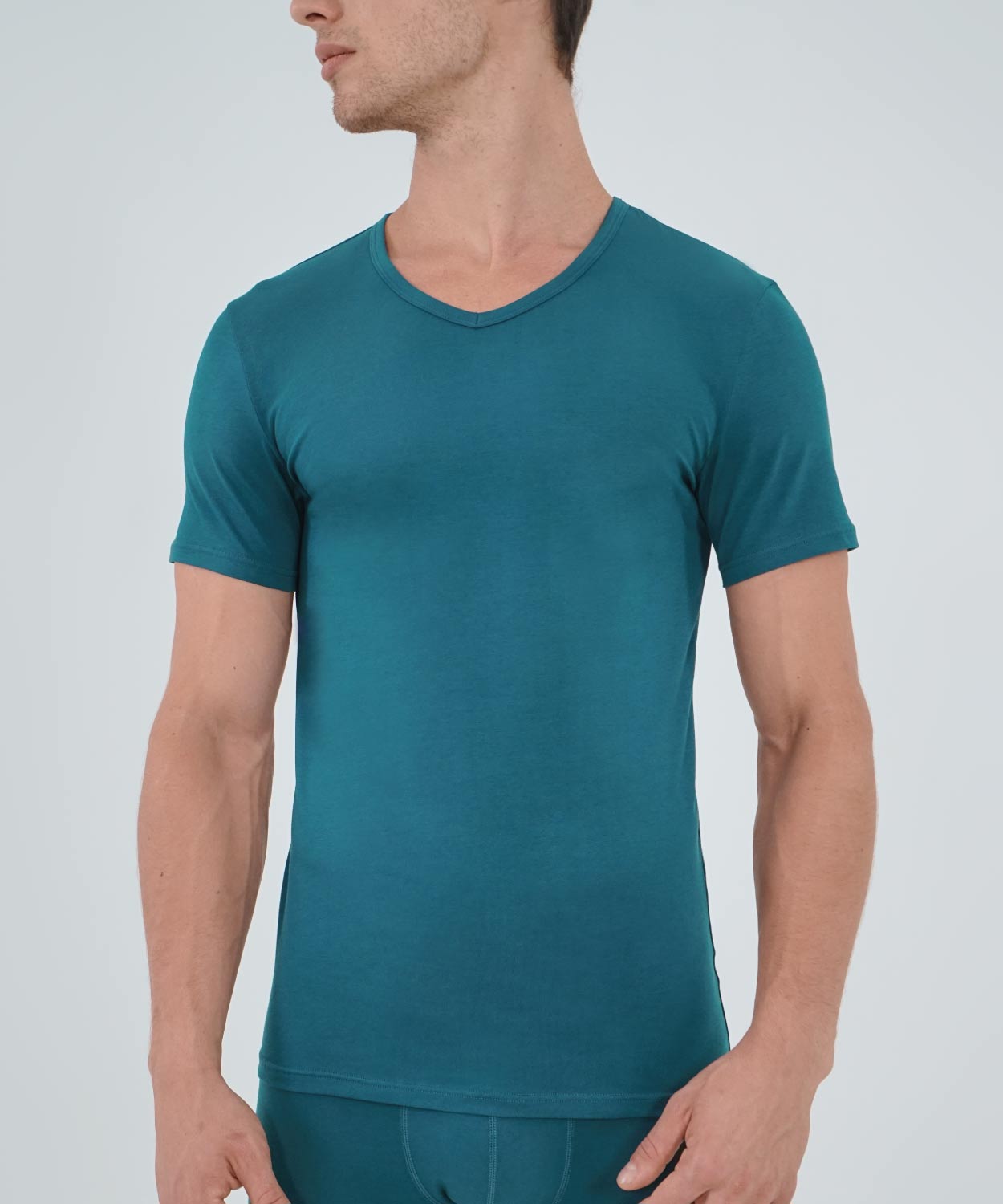 T-Shirt V Neck - Essentials
