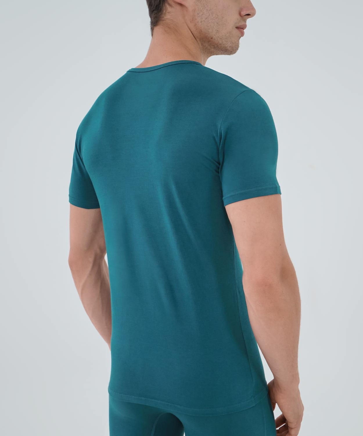 T-Shirt V Neck - Essentials